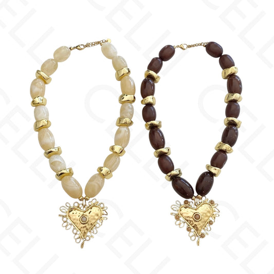 Colar de aço - contas de resina e pendente sagrado coração