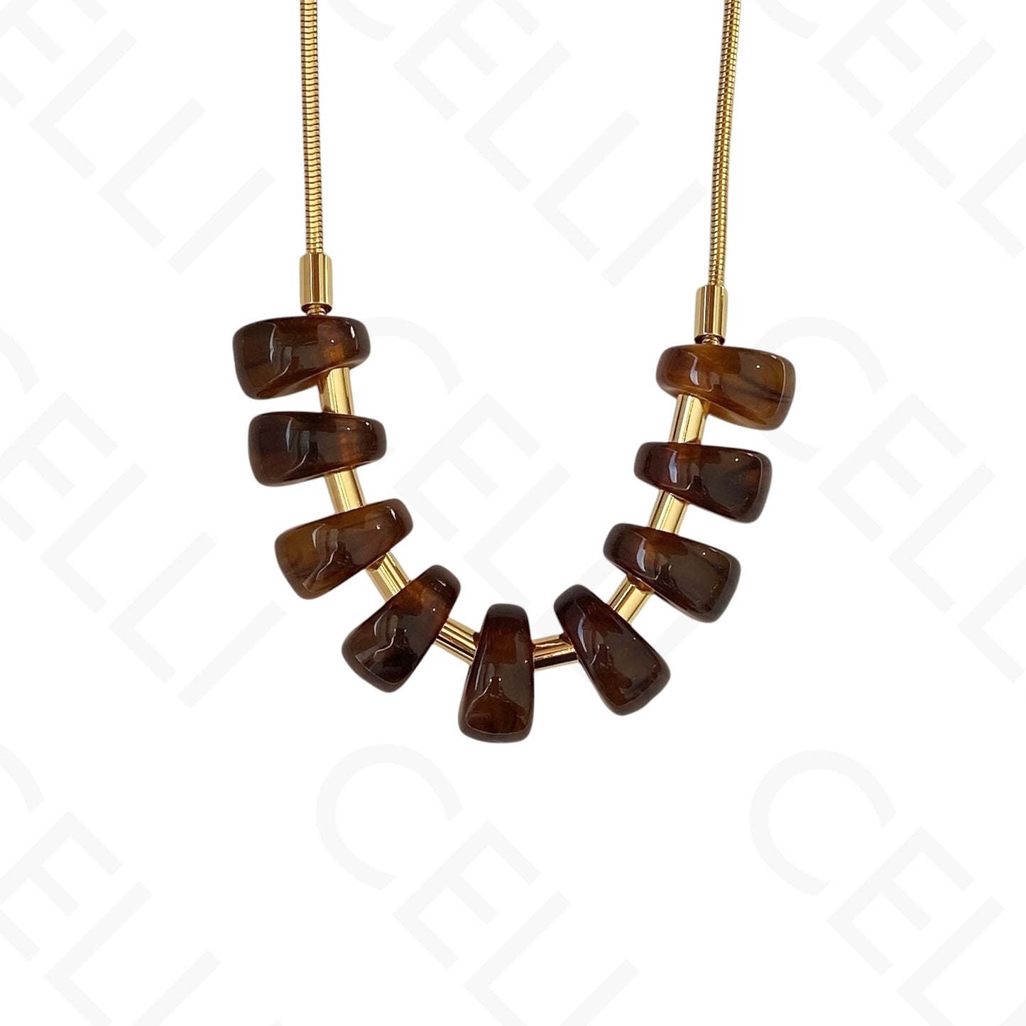 Colar de aço - contas de resina entremeio