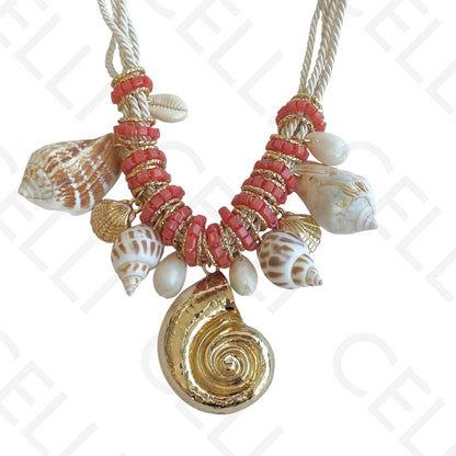 Colar de moda - cordão com búzios naturais e pendente de búzio