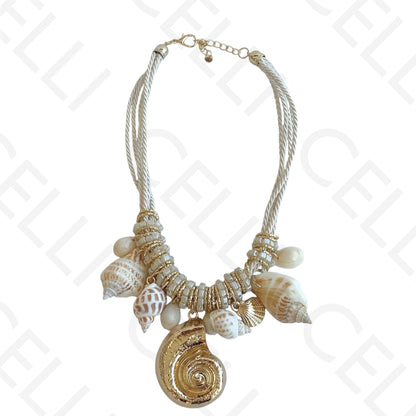 Colar de moda - cordão com búzios naturais e pendente de búzio