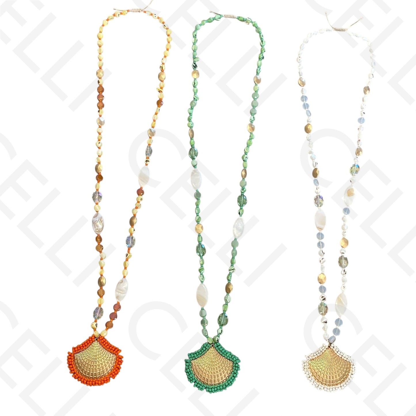 Colar de moda - fio de contas com pendente concha de missangas