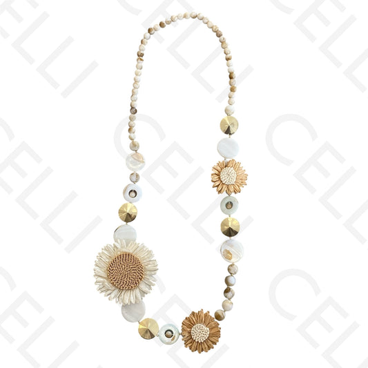 Colar de moda - fio de contas e flores