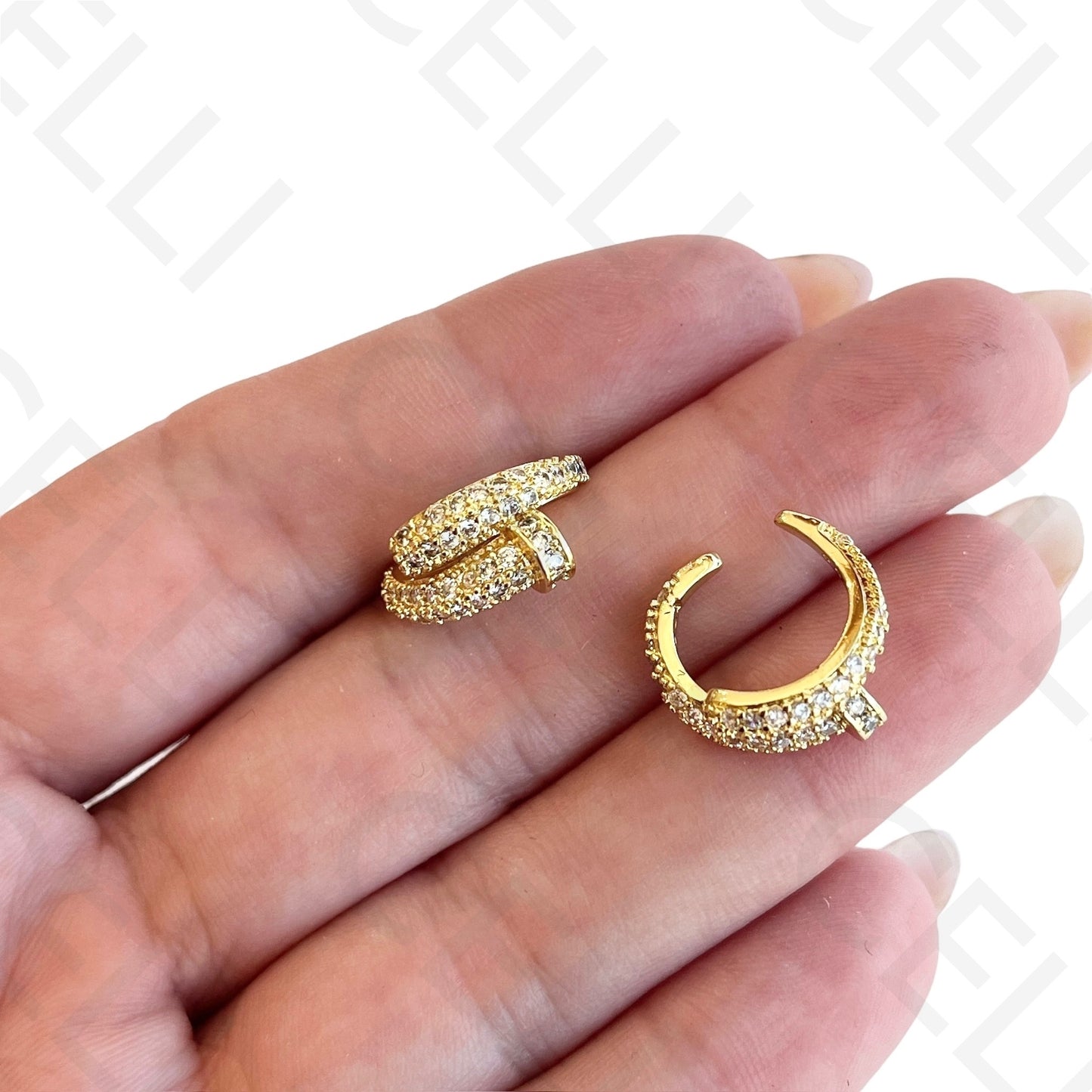 铑材质耳箍，镶嵌锆石