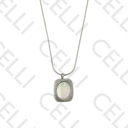 钢制项链 - 带椭圆形珍珠母的长方形吊坠