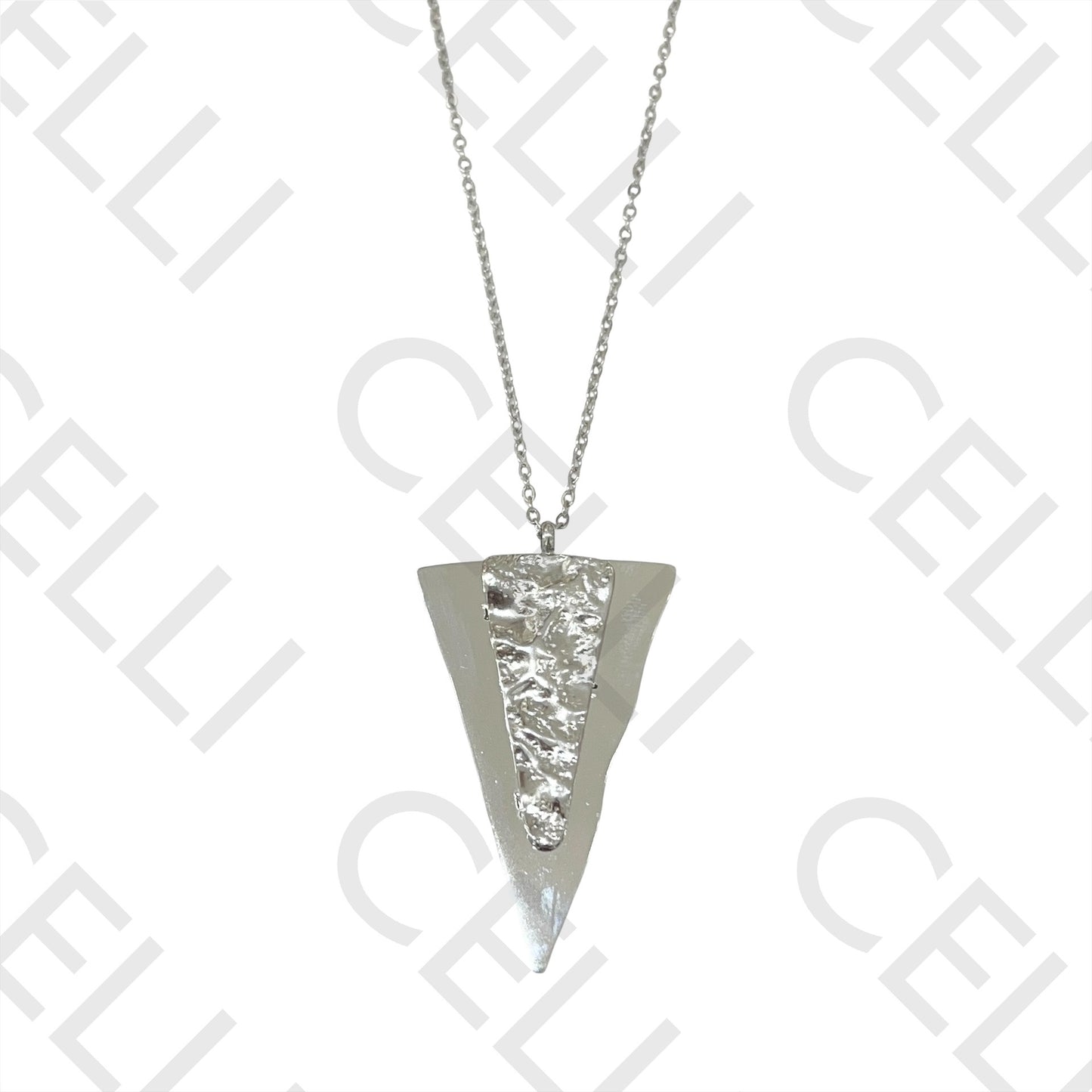 Colar de Aço - triângulo invertido