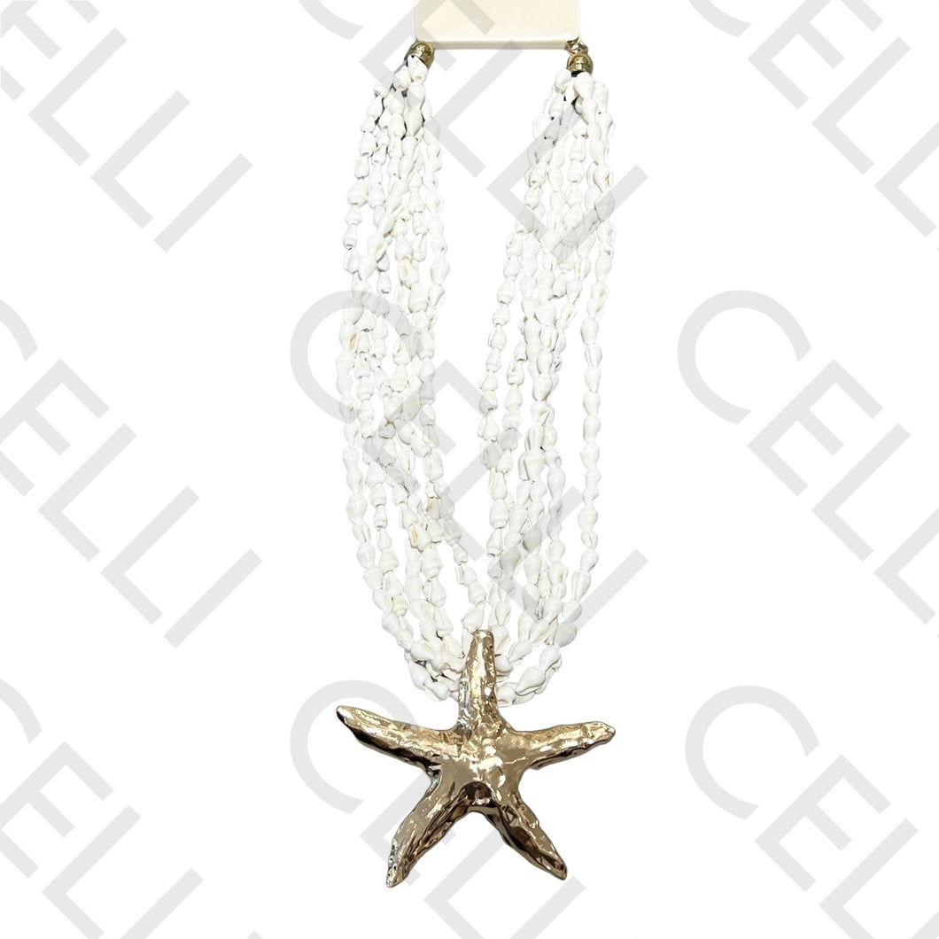 Collar de moda: conchas de cauri y estrellas de mar lisas.