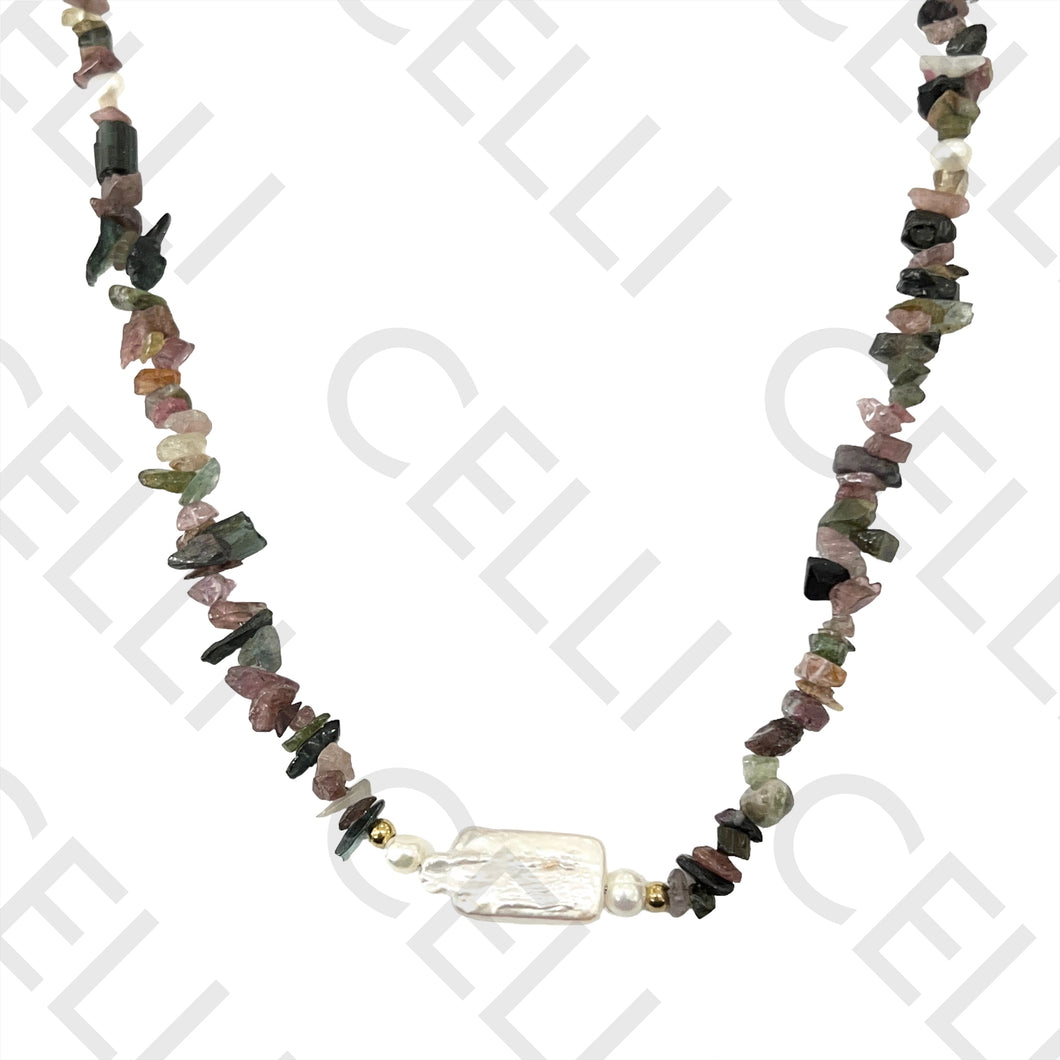 Collar de acero (cadena y anillos soldados) - piedra natural, grava y perlas de agua dulce (largas y redondas)