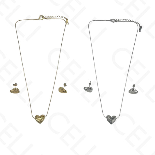 钢制耳环 - 雕刻心形