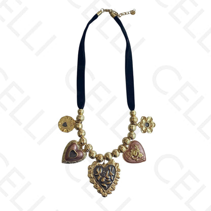 Collar de acero - hilo de terciopelo, múltiples colgantes corazones