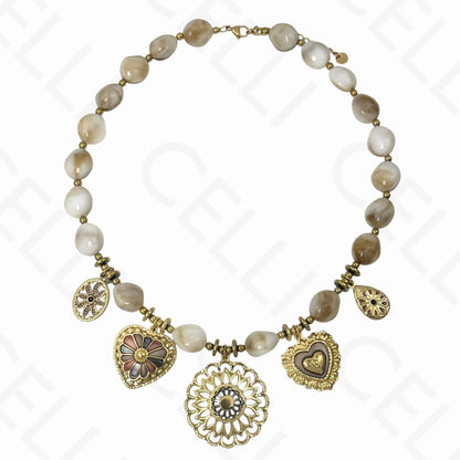 钢制项链 - 多吊坠，雕花心形，树脂珠