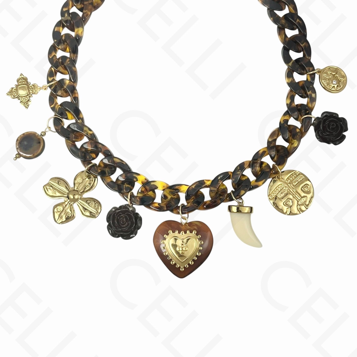 Collar de acero - múltiples colgantes, corazón, cadena de resina