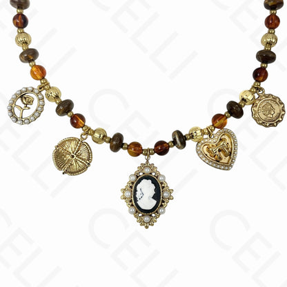 Collar de acero - múltiples colgantes, camafeo, cuentas de resina