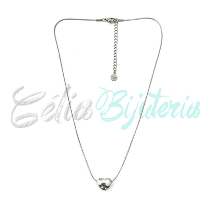 Colar de Aço Snake com Entremeio de Coração