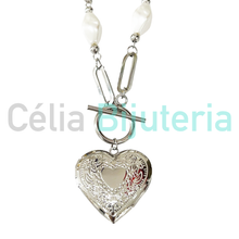 Cargar imagen en el visor de la galería, Collar de Acero con Cruz y Corazón (se abre)
