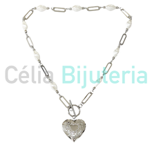 Cargar imagen en el visor de la galería, Collar de Acero con Cruz y Corazón (se abre)
