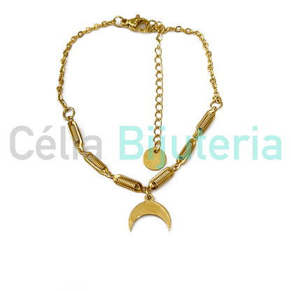 Brazalete de acero con medalla de acero.