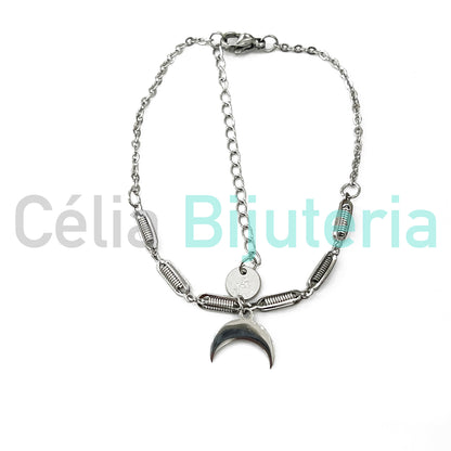 Brazalete de acero con medalla de acero.