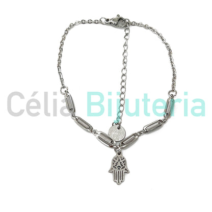 Brazalete de acero con medalla de acero.