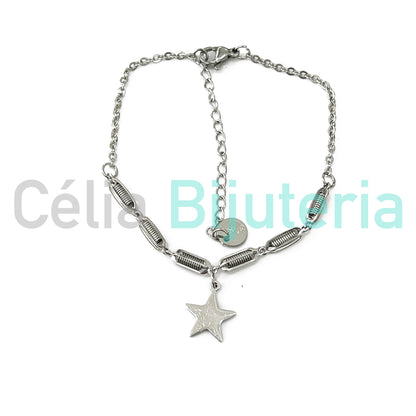 Brazalete de acero con medalla de acero.